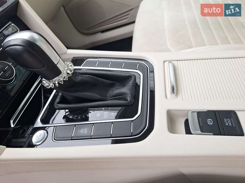 Седан Volkswagen Passat 2017 в Киеве
