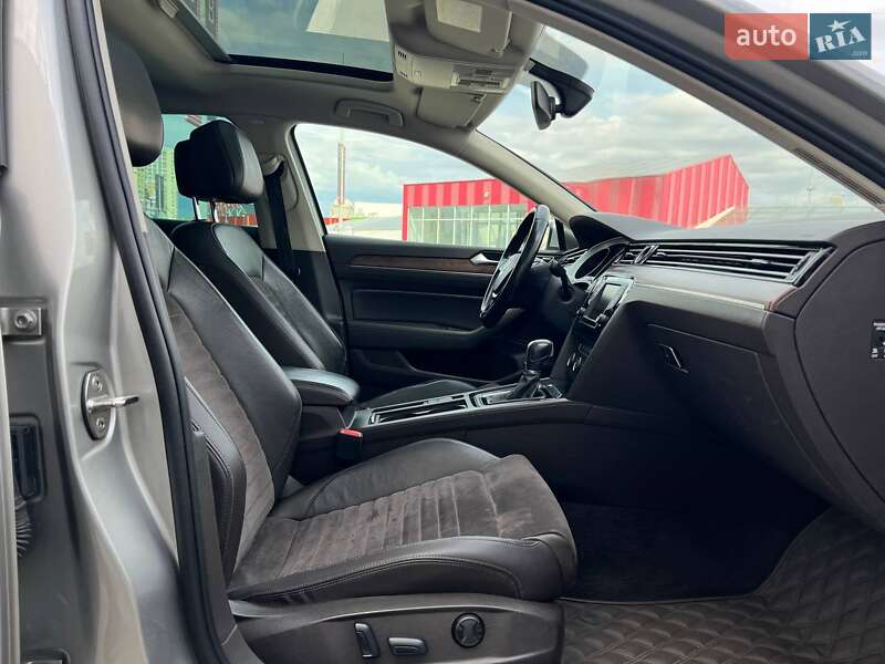 Седан Volkswagen Passat 2015 в Киеве