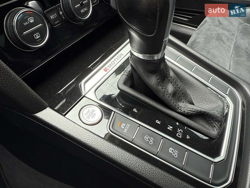 Седан Volkswagen Passat 2015 в Киеве