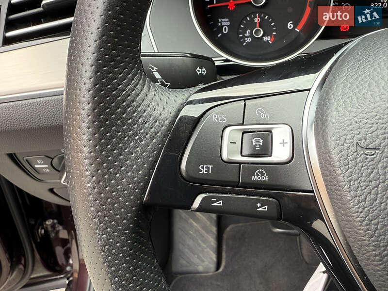 Седан Volkswagen Passat 2015 в Киеве