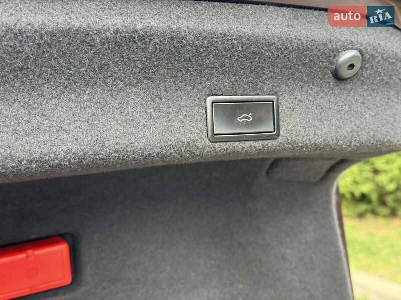 Седан Volkswagen Passat 2015 в Киеве