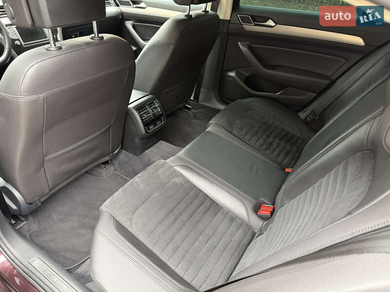 Седан Volkswagen Passat 2015 в Киеве