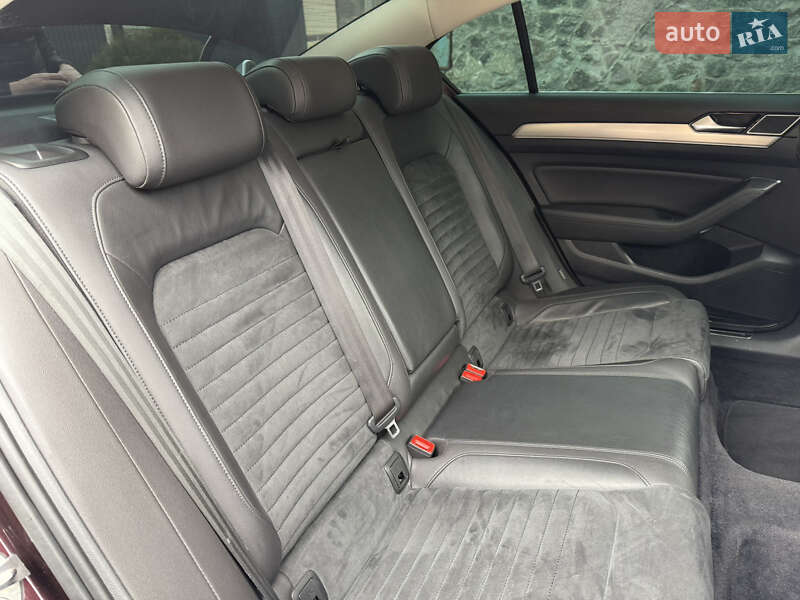 Седан Volkswagen Passat 2015 в Киеве