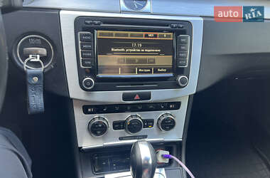 Універсал Volkswagen Passat 2011 в 