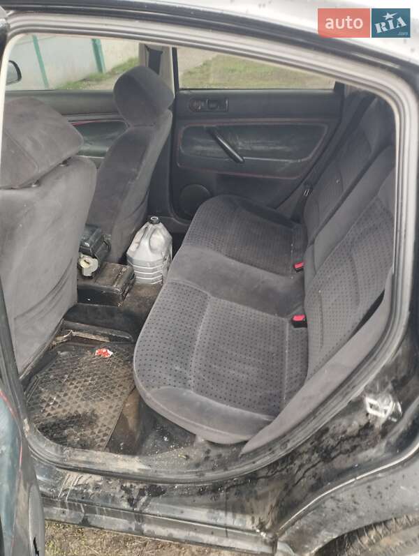 Седан Volkswagen Passat 1997 в Петрівці-Роменській