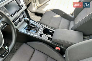 Седан Volkswagen Passat 2016 в 