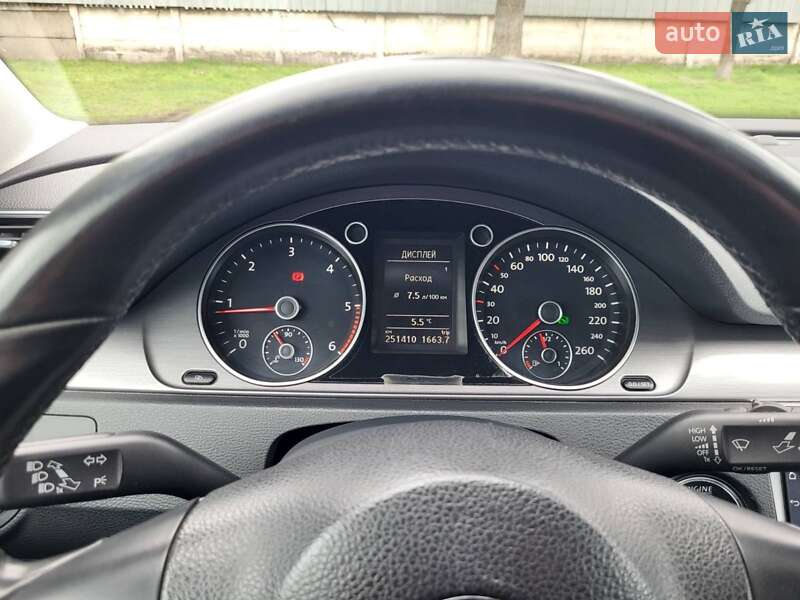 Седан Volkswagen Passat 2011 в Днепре