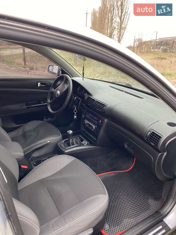 Седан Volkswagen Passat 2001 в Житомирі