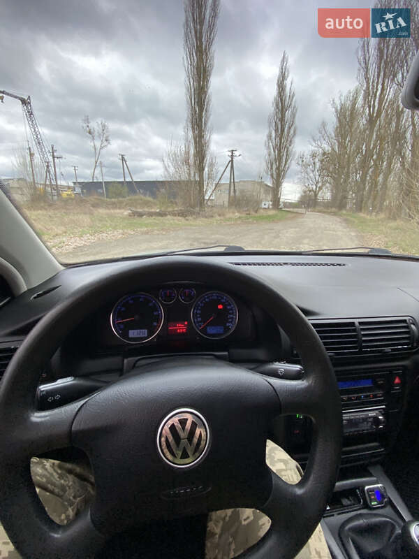 Седан Volkswagen Passat 2001 в Житомирі