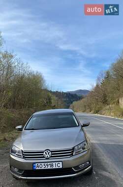 Седан Volkswagen Passat 2013 в Ужгороде