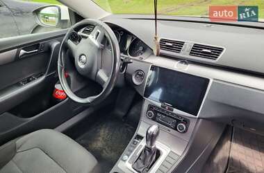 Седан Volkswagen Passat 2011 в 