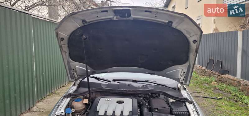 Седан Volkswagen Passat 2008 в Киеве