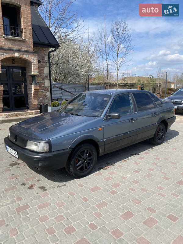 Седан Volkswagen Passat 1988 в Городке