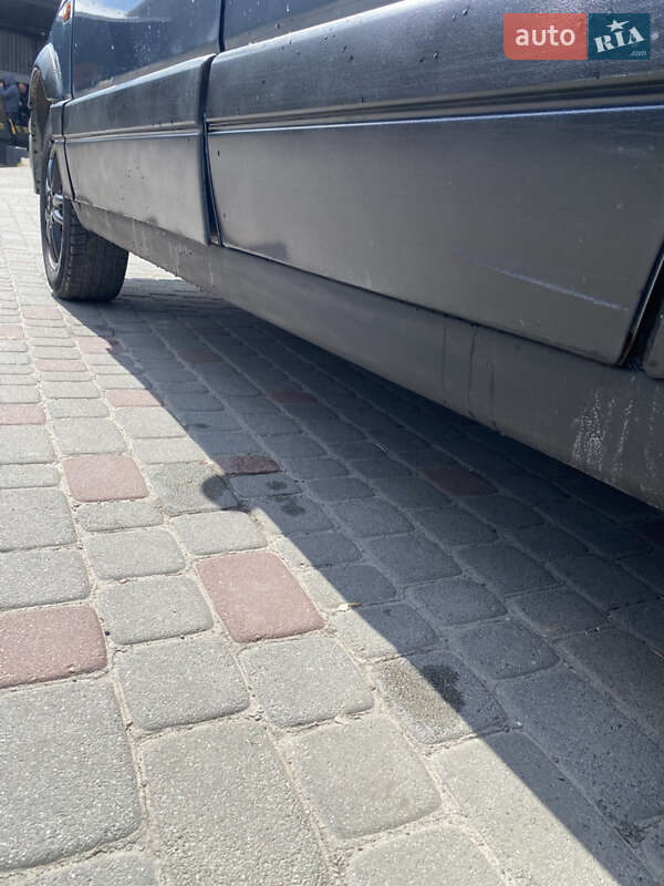 Седан Volkswagen Passat 1988 в Городке