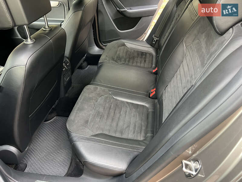 Седан Volkswagen Passat 2011 в Киеве