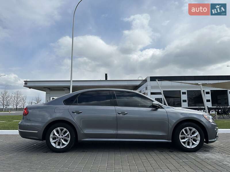 Седан Volkswagen Passat 2018 в Николаеве
