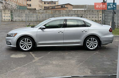 Седан Volkswagen Passat 2016 в 