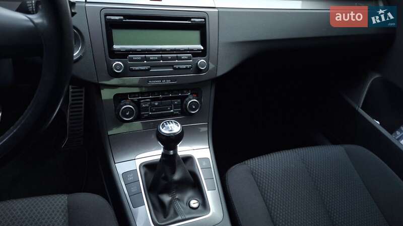 Седан Volkswagen Passat 2010 в Киеве