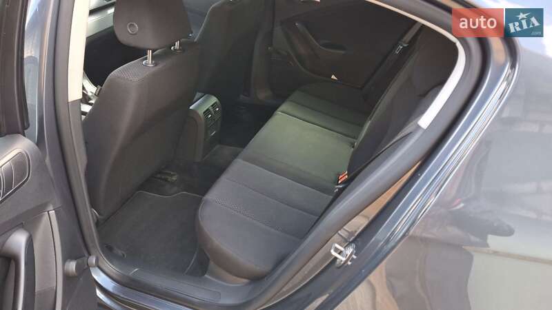 Седан Volkswagen Passat 2010 в Киеве