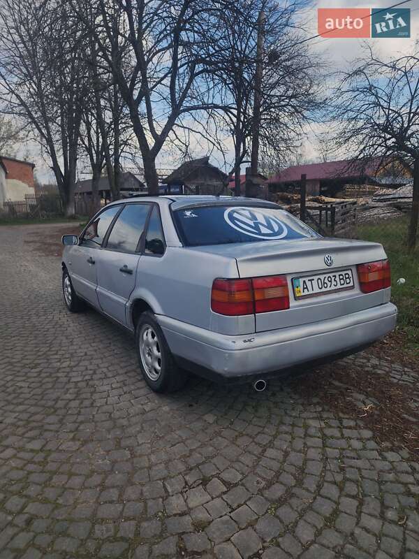 Седан Volkswagen Passat 1995 в Тячеві