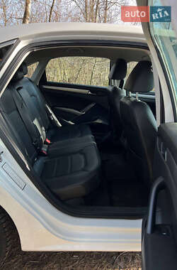 Седан Volkswagen Passat 2014 в 