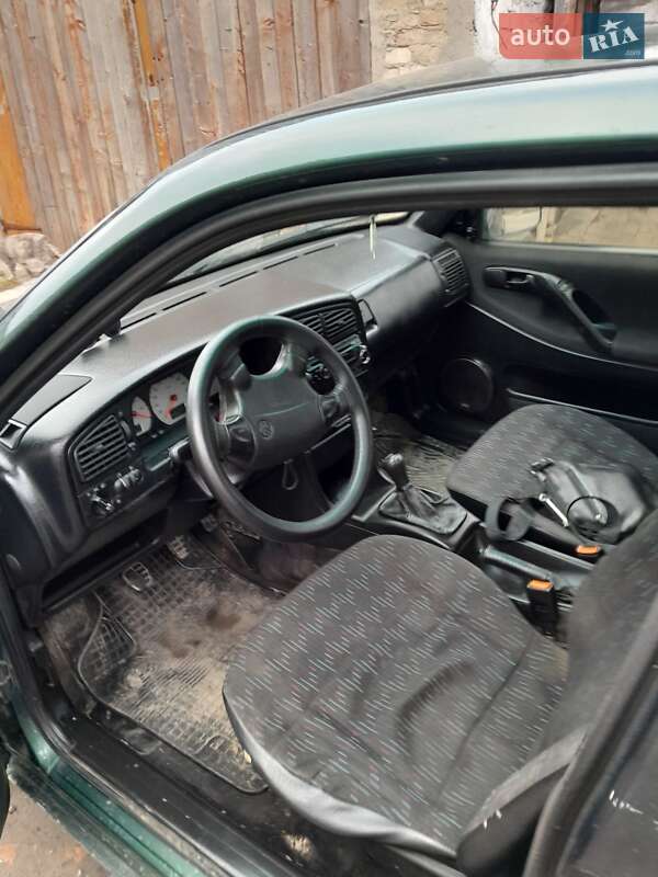 Седан Volkswagen Passat 1996 в Изяславе