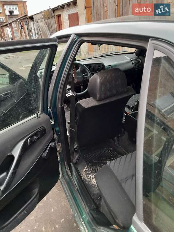 Седан Volkswagen Passat 1996 в Изяславе