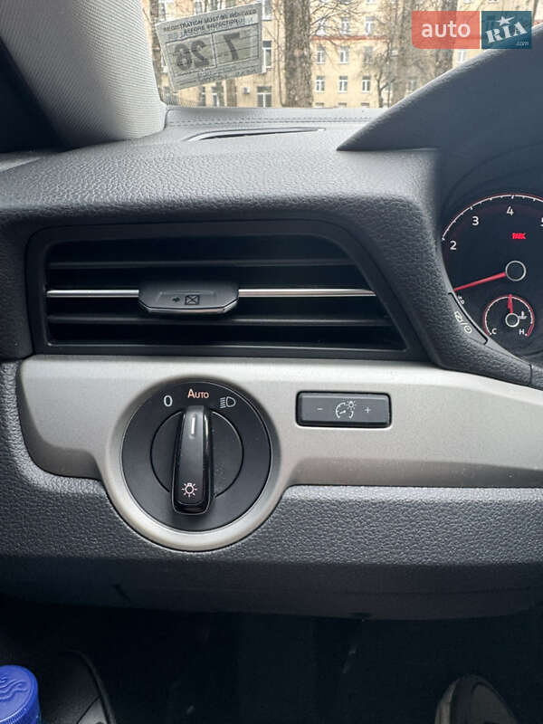 Седан Volkswagen Passat 2021 в Киеве