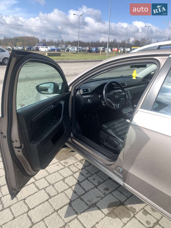 Универсал Volkswagen Passat 2011 в Львове