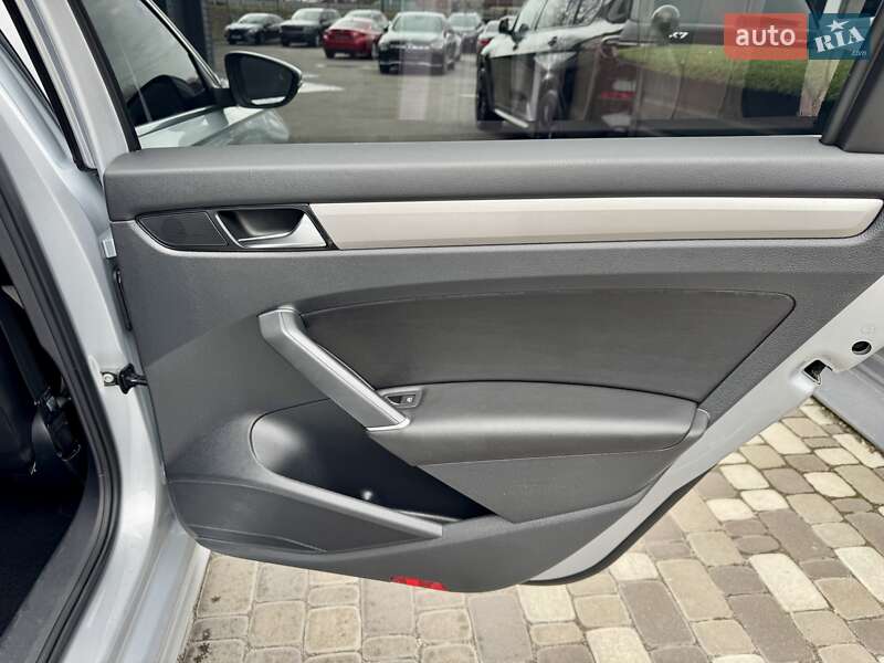 Седан Volkswagen Passat 2020 в Киеве
