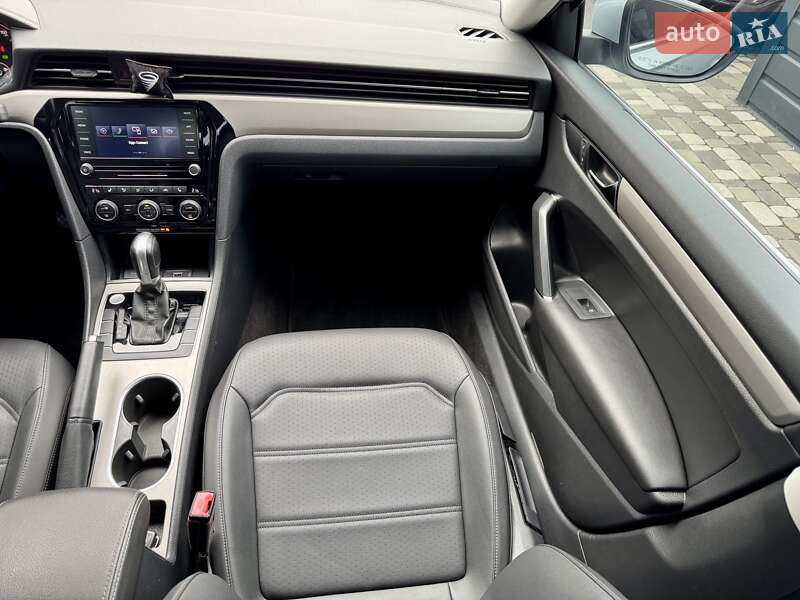 Седан Volkswagen Passat 2020 в Киеве