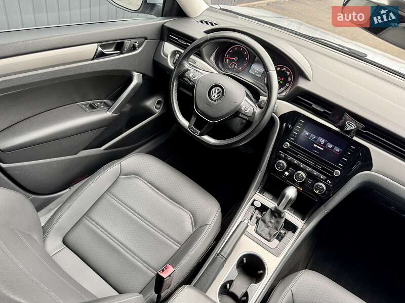 Седан Volkswagen Passat 2020 в Киеве