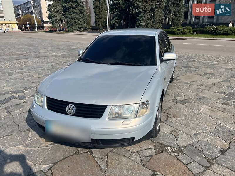 Седан Volkswagen Passat 2000 в 
