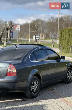 Седан Volkswagen Passat 2001 в 