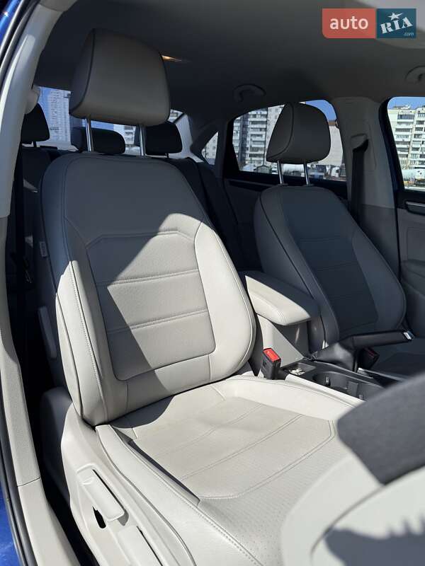 Седан Volkswagen Passat 2017 в Киеве