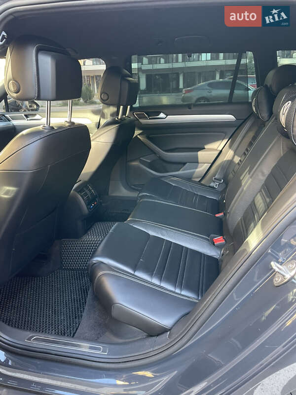 Универсал Volkswagen Passat 2017 в Киеве