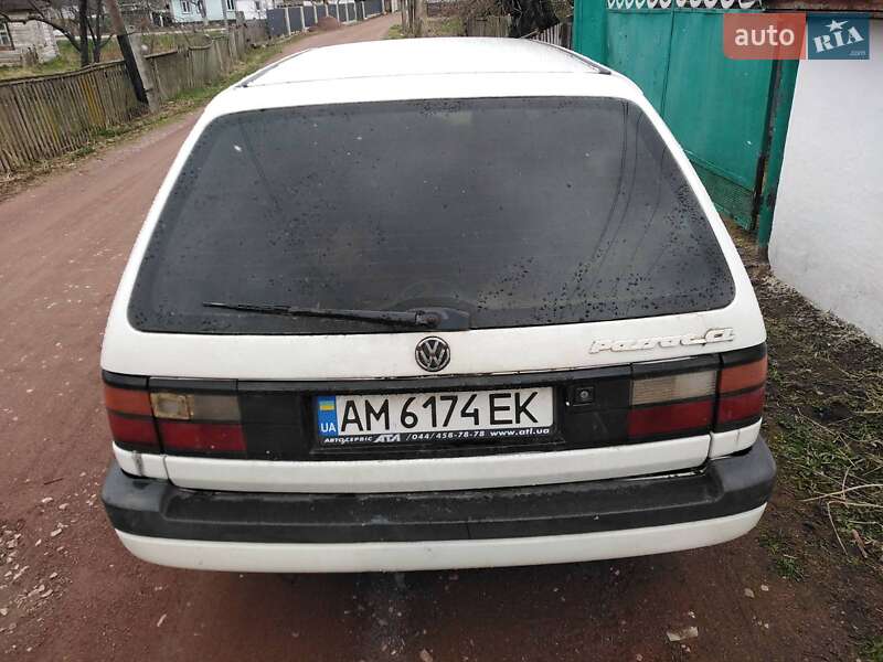 Универсал Volkswagen Passat 1992 в Овруче