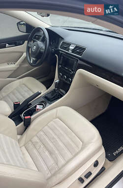 Седан Volkswagen Passat 2014 в 