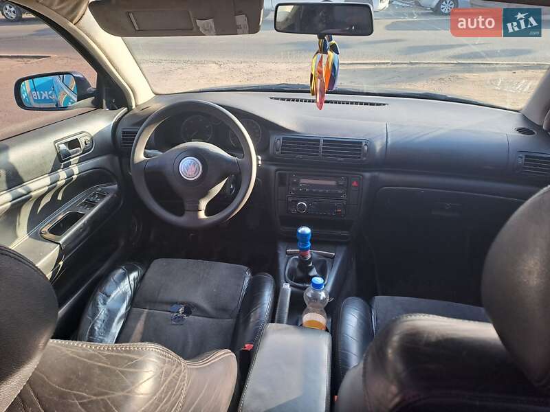 Седан Volkswagen Passat 1996 в Доброславе