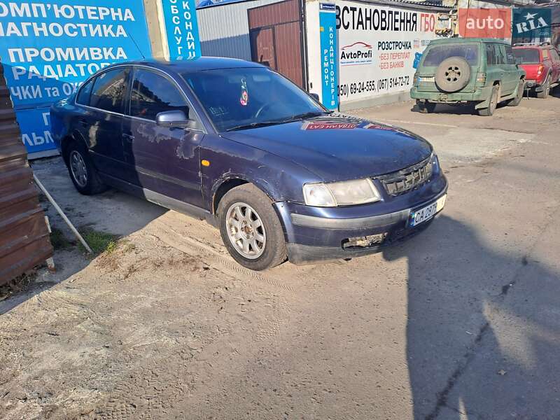 Седан Volkswagen Passat 1996 в Доброславе