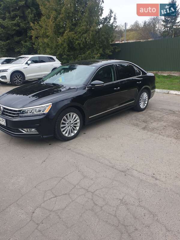 Седан Volkswagen Passat 2016 в Львове