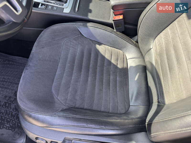 Седан Volkswagen Passat 2013 в Киеве