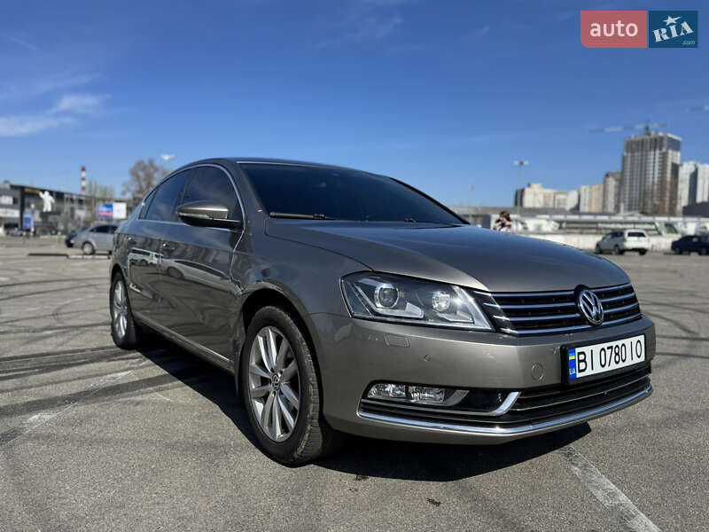 Седан Volkswagen Passat 2013 в Киеве