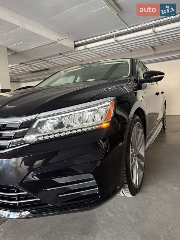 Седан Volkswagen Passat 2016 в Києві