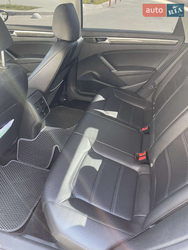 Седан Volkswagen Passat 2016 в Киеве