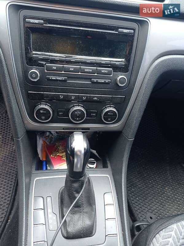 Седан Volkswagen Passat 2011 в Киеве фото 5 Седан Volkswagen Passat 2011 в Киеве