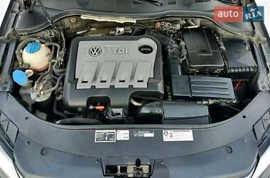 Універсал Volkswagen Passat 2011 в 