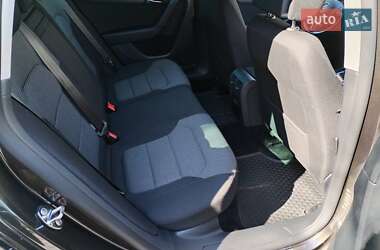 Універсал Volkswagen Passat 2012 в 