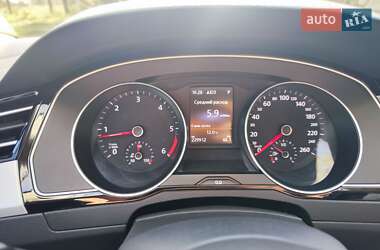 Універсал Volkswagen Passat 2015 в 