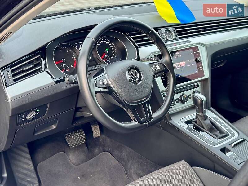 Универсал Volkswagen Passat 2017 в Запорожье